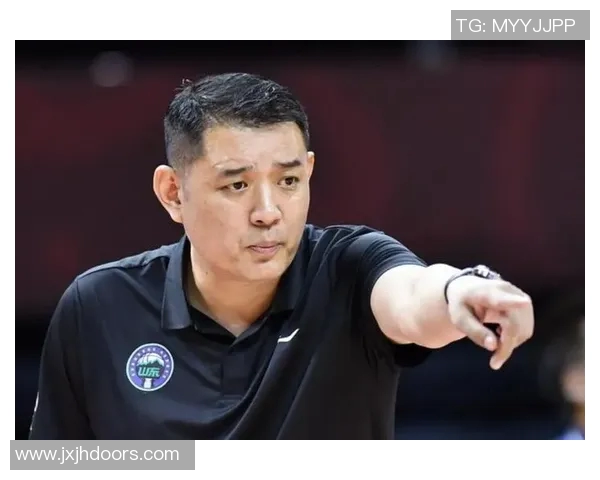 姚明巩晓彬握手瞬间引发的篮球情怀与友谊的深刻思考