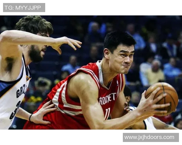 姚明初登NBA赛场的辉煌瞬间与中国篮球的崛起之路 姚明初登NBA赛场的辉煌瞬间与中国篮球的崛起之路