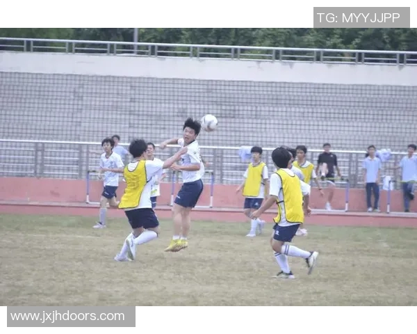 旋转运球技巧揭秘足球明星如何在赛场上展现非凡魅力与技术