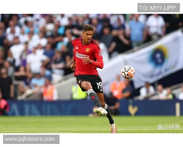 传奇足球明星的名字背后隐藏的故事与荣耀之路